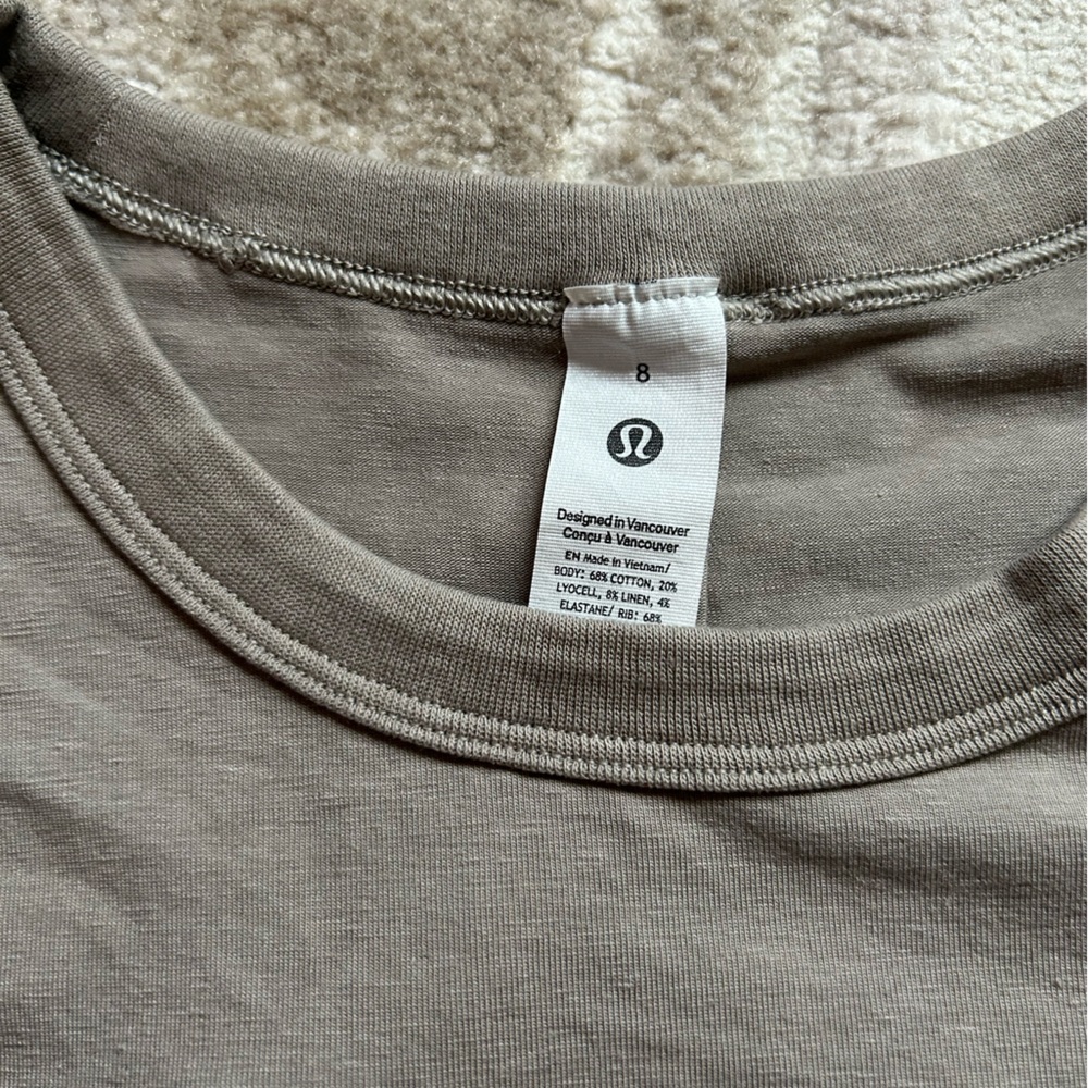 lululemon tee - Picture 2 of 3